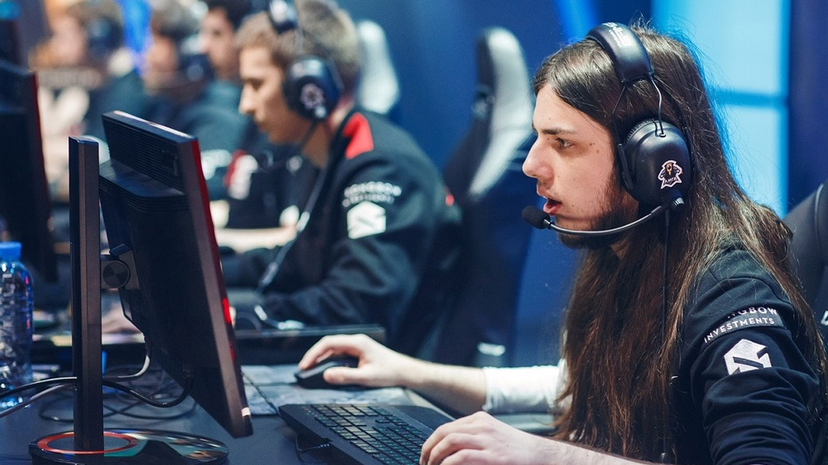 Former LoL Pro Claims Dota 2 Pros Are Absolutely Unprofessional